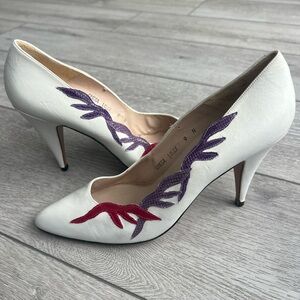 Vintage Salvatore Ferragamo leather White Heels with Purple and Red Design 9